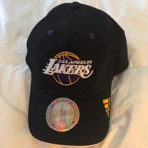 Men’s Lakers Hat; 16x World Champion